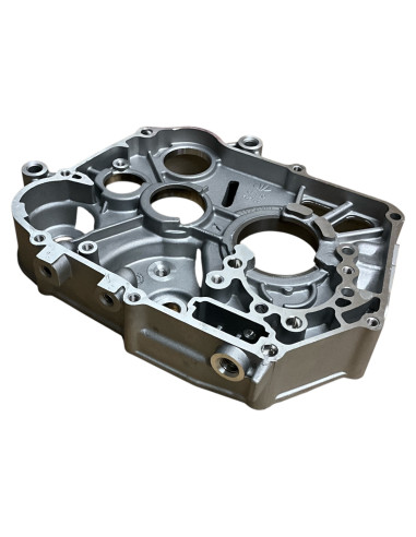 Karter silnika prawy pitbike 120 z rozrusznikem MRF 101012-0296 Części silnika MRF 120 - 3